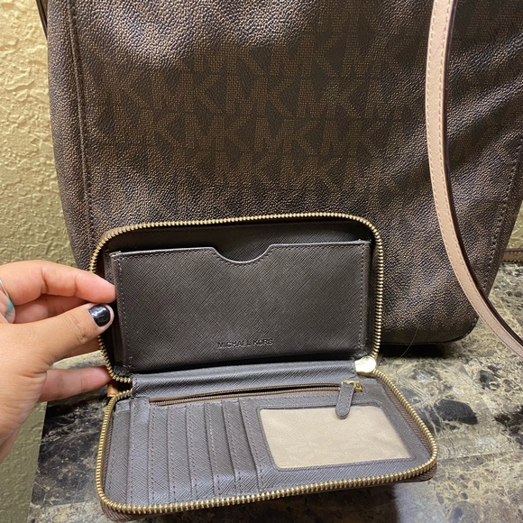 Michale Kors Set - Picture 2 of 5